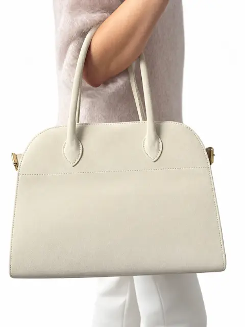 2 (1) Zamszowa torebka w kolorze kremowego beżu