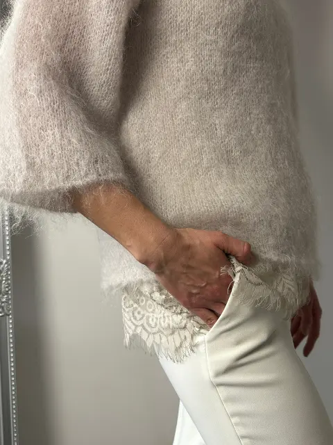 2-sweter-bez Delikatny sweter z kid moheru