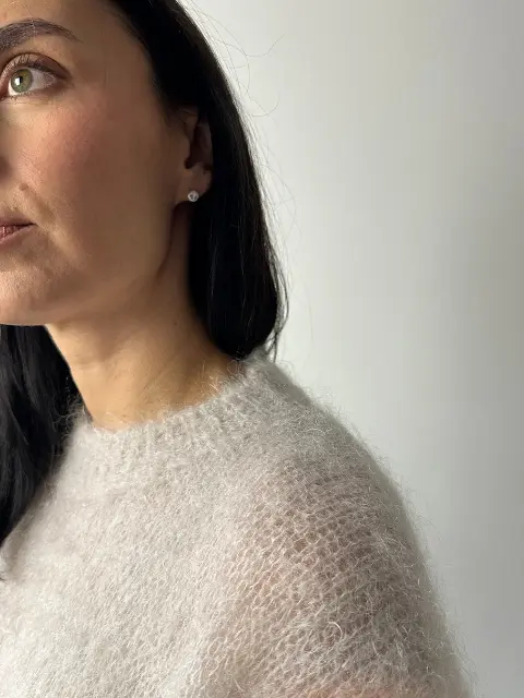 3-sweter-bez Delikatny sweter z kid moheru