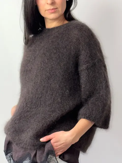 3-sweter-brazowy Delikatny sweter z kid moheru