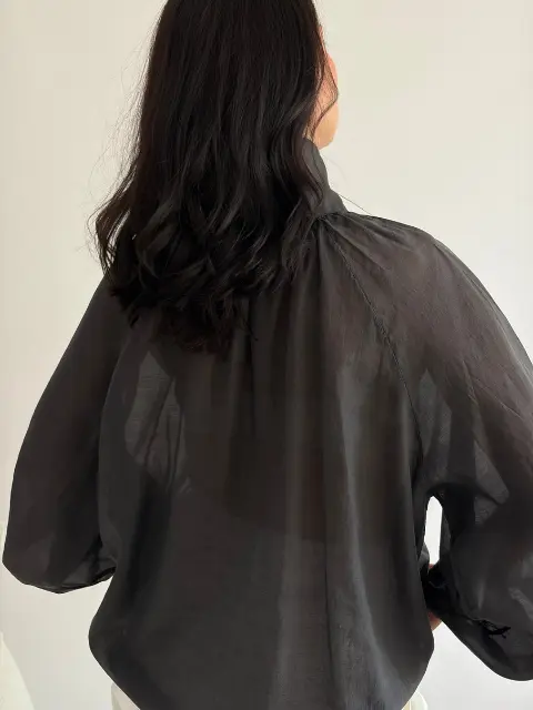 Elegancka bluzka z wiązaniem – włoska produkcja